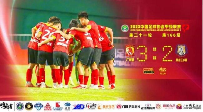 他感觉自己是首发球员吗？”